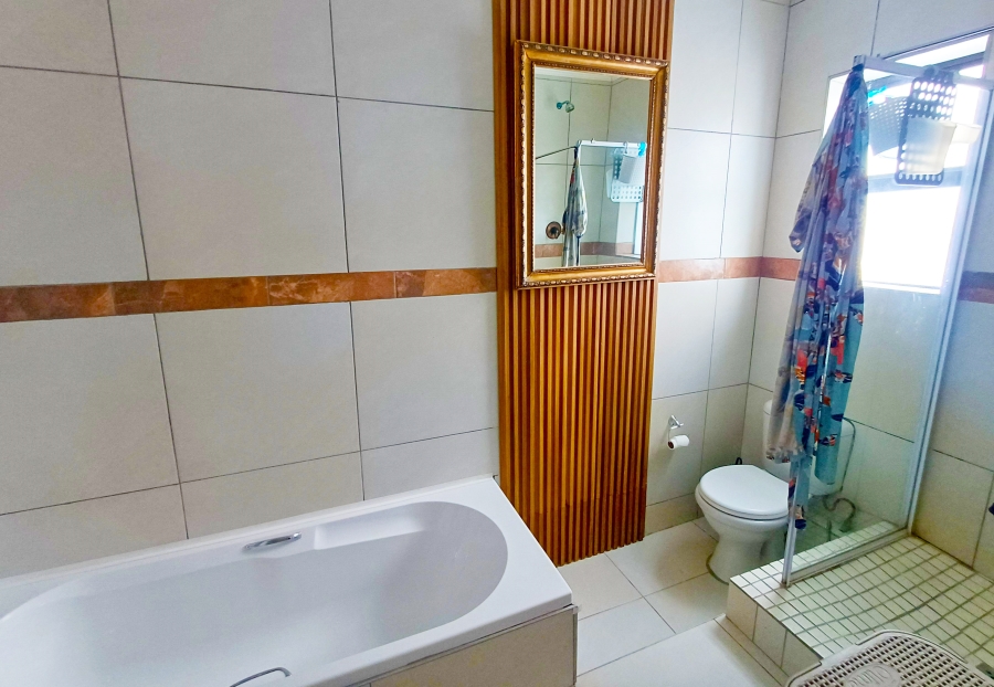 7 Bedroom Property for Sale in Kleinmond Western Cape